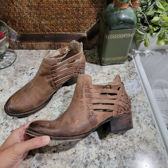 Freebird "Slate" belted booties - Picture 4 of 15